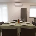 Apartment Andrea - - Free Parking *