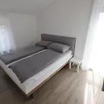 Apartment Andrea - - Free Parking *