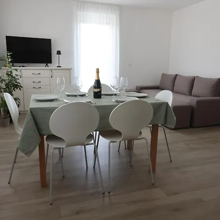 Andrea - Apartment *
